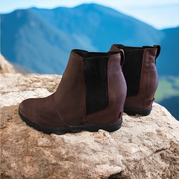 Sorel Joan of Arctic Women’s Wedge ll Chelsea Boot in Wine. Size 10. - Picture 3 of 8